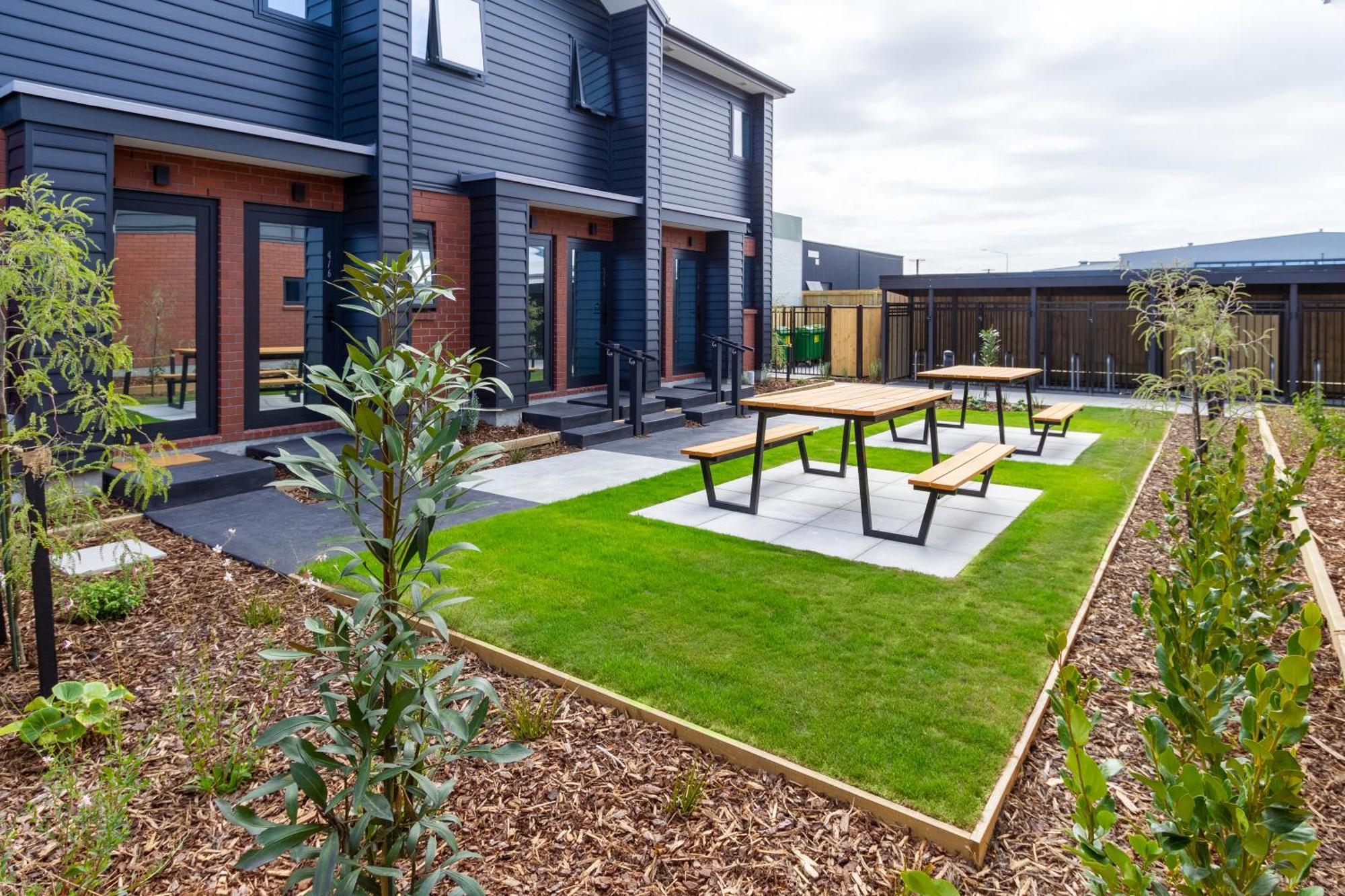 Downtown Comfort: Modern Studio With Backyard Christchurch Exterior photo